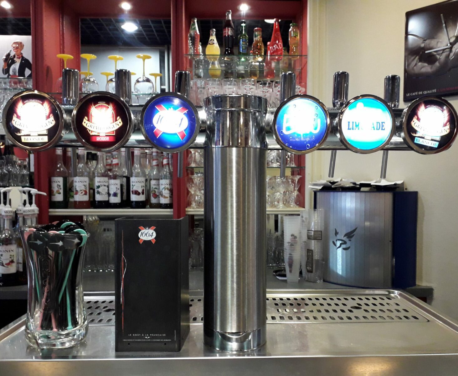 Le Crystal Bar Brasserie Lorient Pompes A Bieres